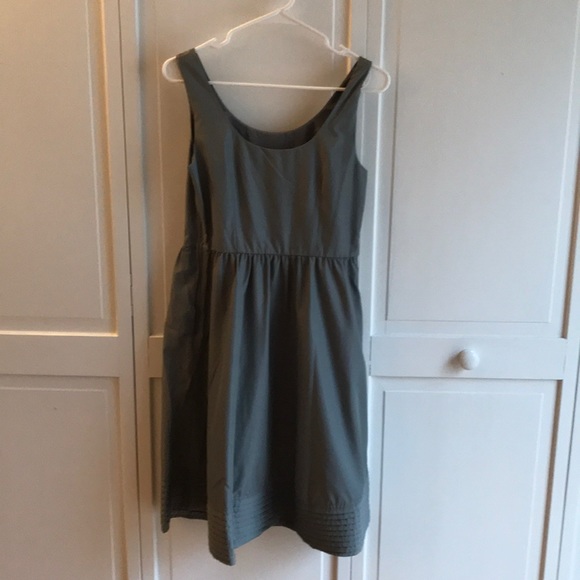 Tevelio grey formal dress fit and flare size 4 - Picture 2 of 5